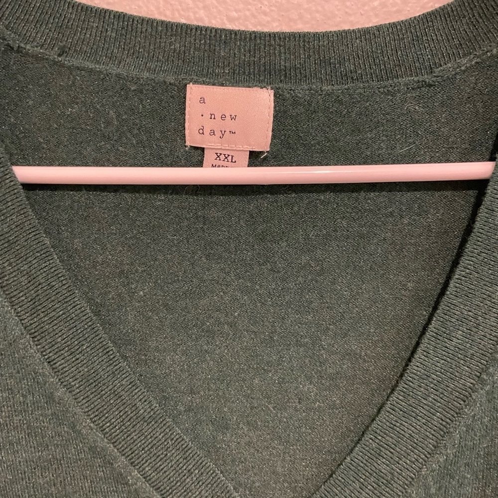 Green A New Day V neck lightweight sweater. Size XXL - Picture 2 of 5